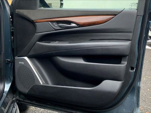 Used 2020 Cadillac Escalade Luxury image 23