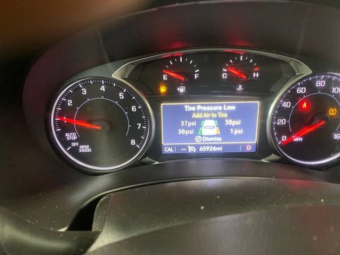 Used 2024 GMC Terrain SLT AWD/4WD image 5