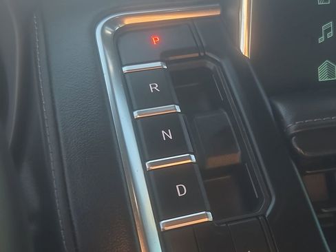 Used 2024 Chevrolet Suburban LT image 20