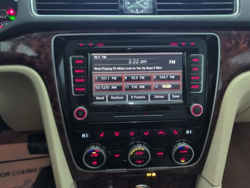 Used 2013 Volkswagen Passat TDI SEL Premium image 22