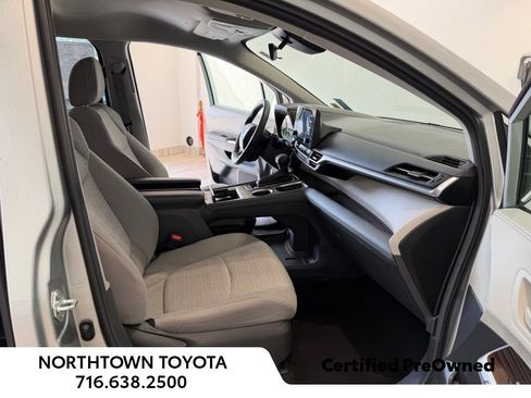 Used 2024 Toyota Sienna LE AWD/4WD image 10