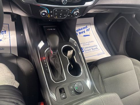 Used 2023 Chevrolet Traverse LT image 12