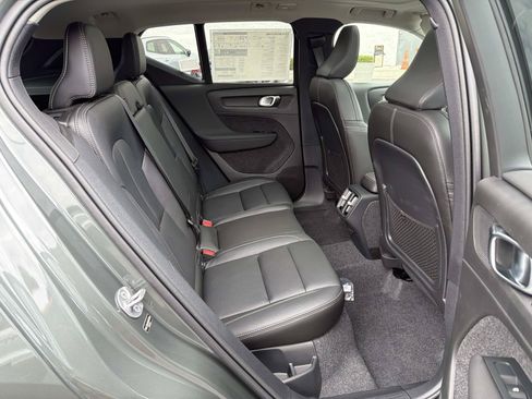 New 2026 Volvo XC40 B5 Core w/ Climate Package AWD/4WD image 19
