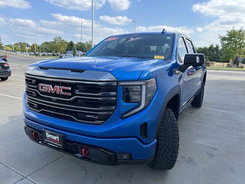 Used 2024 GMC Sierra 1500 AT4 w/ Technology Package AWD/4WD image 3