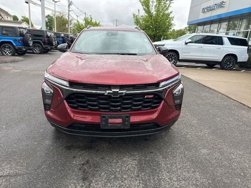 Used 2024 Chevrolet Trax RS w/ Sunroof Package FWD image 3