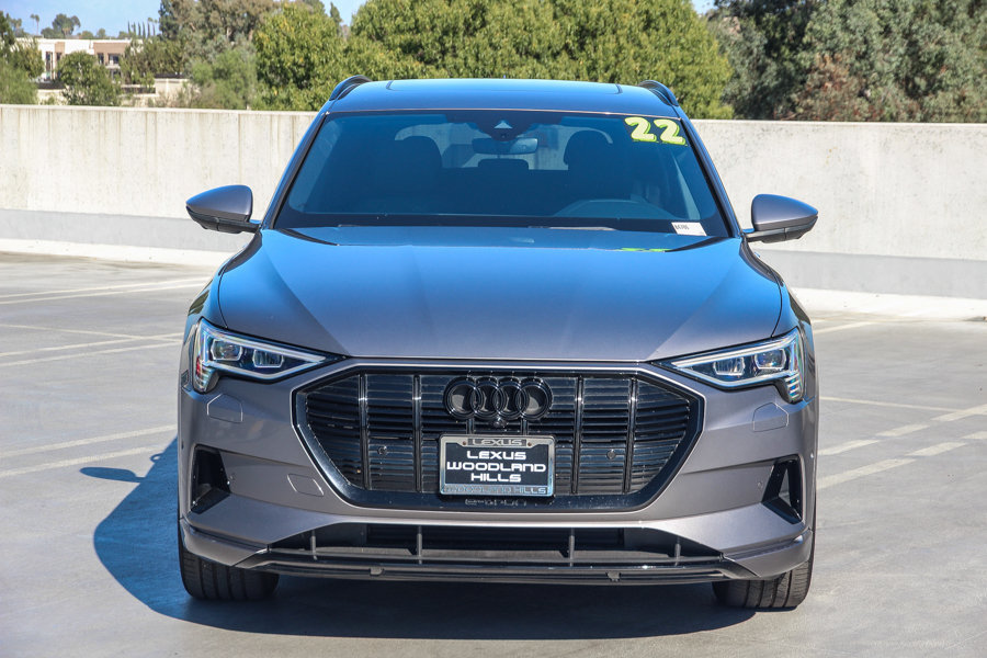 Used 2022 Audi e-tron Premium Plus w/ Premium Plus Package AWD/4WD image 2