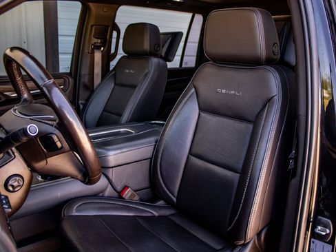 Used 2021 GMC Yukon XL Denali w/ Denali Ultimate Package AWD/4WD image 21