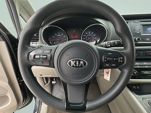 Used 2017 Kia Sedona LX FWD image 16