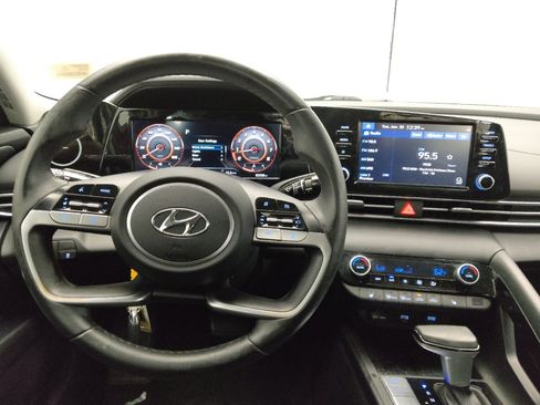 Used 2022 Hyundai Elantra SEL w/ Convenience + Premium Package FWD image 22