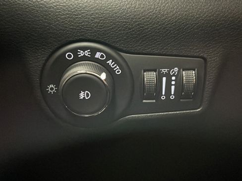 Used 2025 Jeep Compass Limited AWD/4WD image 30