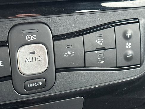 Used 2018 Nissan Leaf SL w/ SL Technology Package image 29