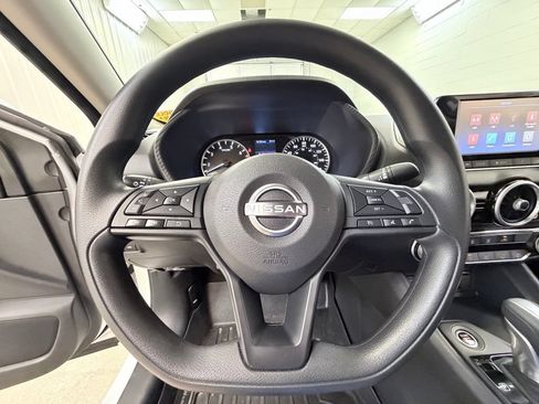 Used 2025 Nissan Sentra S FWD image 39
