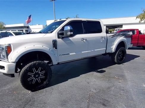 Used 2019 Ford F250 Platinum w/ Platinum Ultimate Package image 4