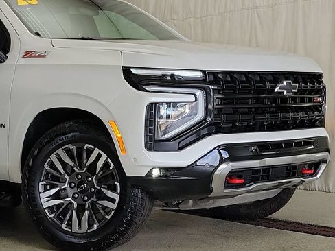 Used 2025 Chevrolet Suburban Z71 w/ Z71 Off-Road Package AWD/4WD image 6