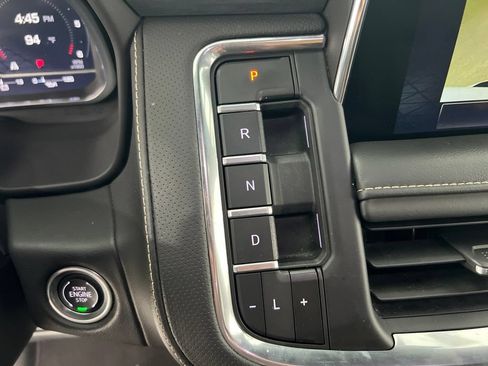 Used 2024 GMC Yukon SLT RWD image 15