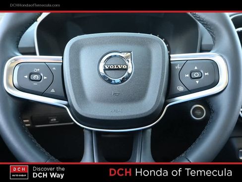 Used 2023 Volvo XC40 B4 Ultimate image 9