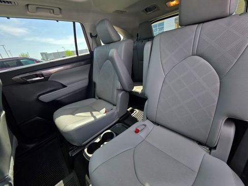 Used 2023 Toyota Highlander Platinum AWD/4WD image 14