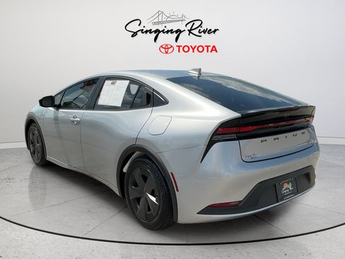 Used 2024 Toyota Prius FWD image 5