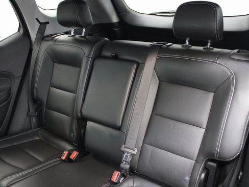 Used 2022 GMC Terrain SLT image 24