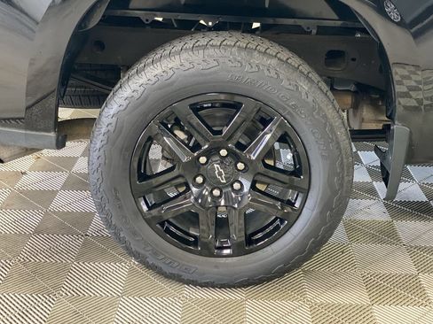 Used 2023 Chevrolet Silverado 1500 Custom AWD/4WD image 38