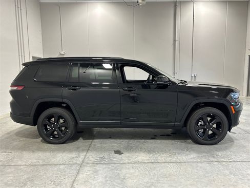 New 2025 Jeep Grand Cherokee L Altitude image 5