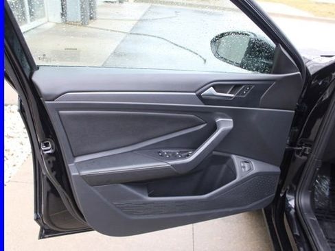 Used 2024 Volkswagen Jetta SE image 15