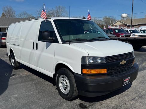 Used 2019 Chevrolet Express 3500 Extended w/ Driver Convenience Package image 4