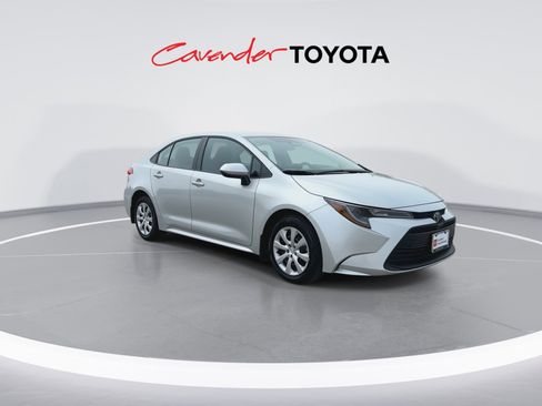 Used 2026 Toyota Corolla LE FWD image 2
