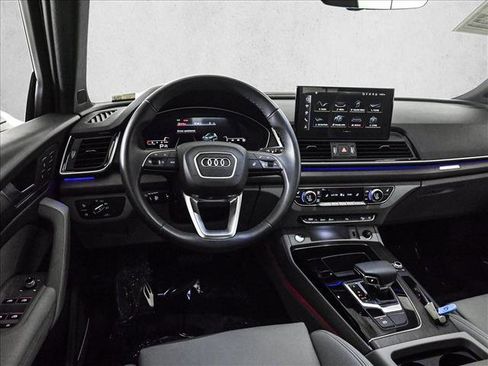 Certified 2025 Audi Q5 2.0T Premium Plus w/ Premium Plus Package AWD/4WD image 19