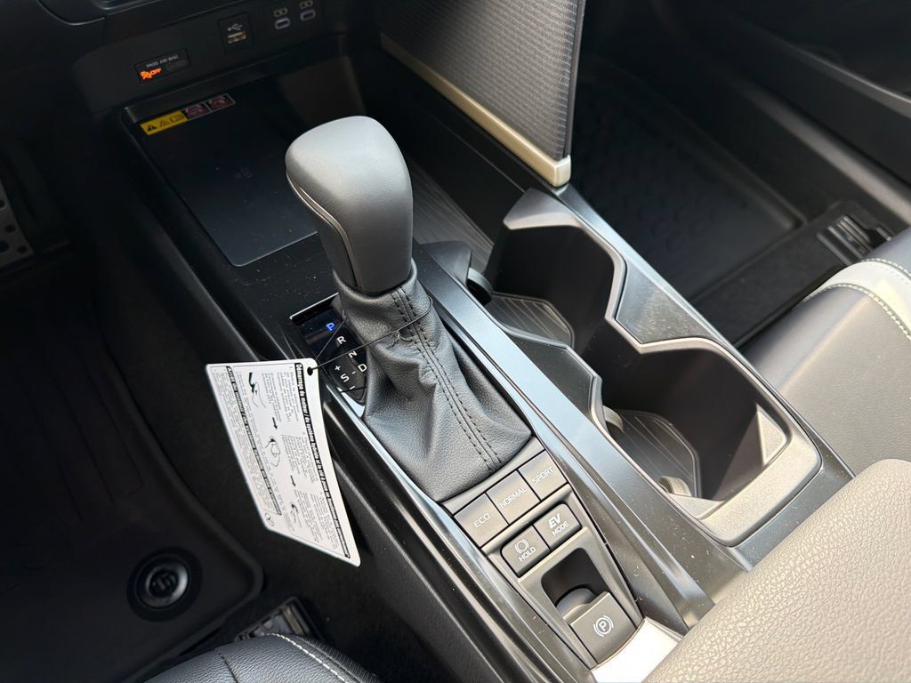 New 2026 Toyota Camry Hybrid FWD image 35