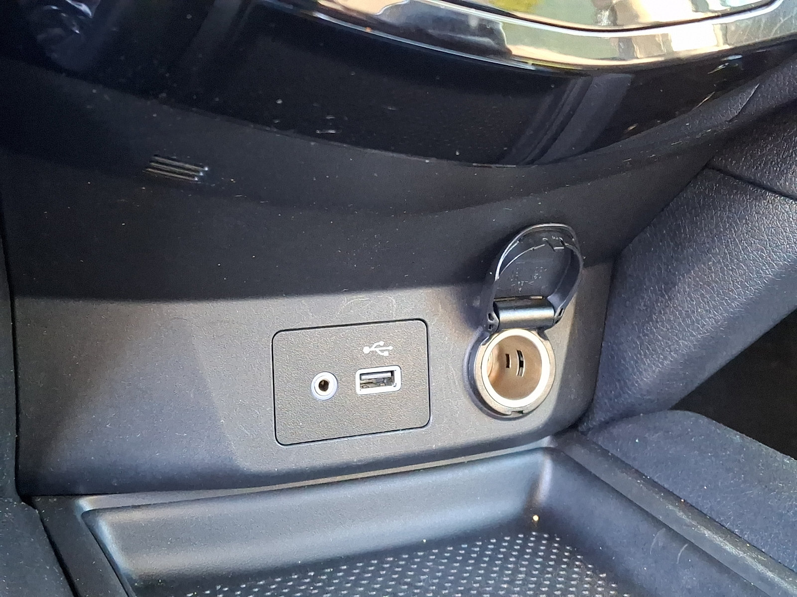 Used 2018 Nissan Rogue SV FWD image 17