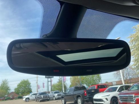 Used 2023 Chrysler Pacifica Limited FWD image 36