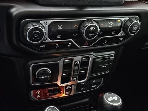 Used 2021 Jeep Wrangler Unlimited Rubicon w/ LED Lighting Group AWD/4WD image 16
