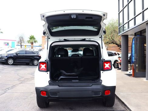 Used 2020 Jeep Renegade Latitude w/ Popular Equipment Group image 22