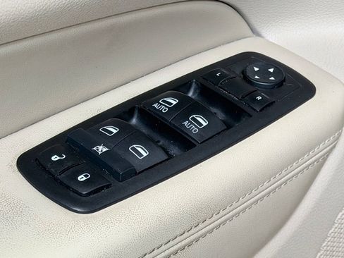 Used 2015 Jeep Grand Cherokee Limited w/ Trailer Tow Group IV AWD/4WD image 11