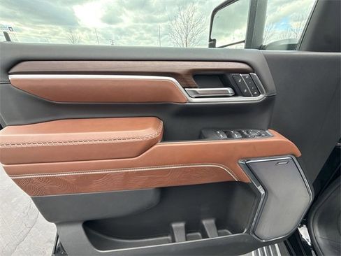 Used 2025 GMC Sierra 2500 Denali Ultimate w/ Snow Plow Prep/Camper Package image 23