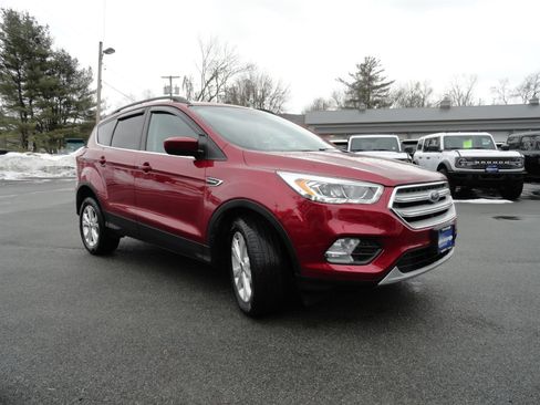 Used 2019 Ford Escape SEL image 3