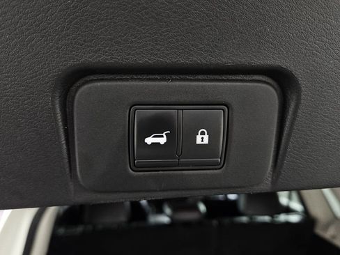 Used 2022 Nissan Rogue SV w/ SV Premium Package image 31