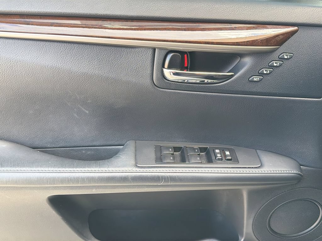 Used 2015 Lexus ES 350 w/ Ultra Luxury Package FWD image 31