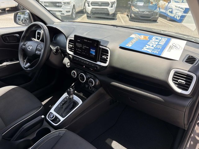 Used 2023 Hyundai Venue Limited w/ Cargo Package FWD image 17
