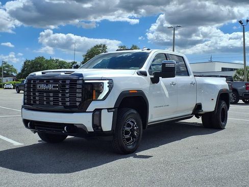 Used 2024 GMC Sierra 3500 Denali Ultimate AWD/4WD image 3