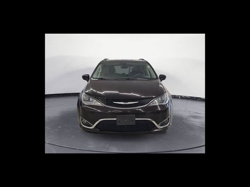 Used 2018 Chrysler Pacifica Touring-L Plus FWD image 9