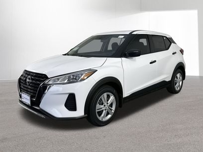 New 2025 Nissan Kicks Play S