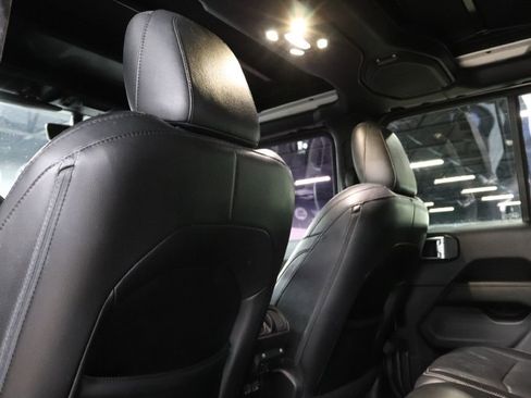 Used 2019 Jeep Wrangler Unlimited Sahara image 22