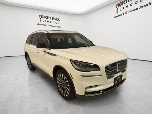 Used 2023 Lincoln Aviator 2WD w/ Premium Package image 7