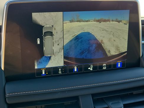 Used 2023 GMC Yukon AT4 w/ AT4 Premium Plus Package image 27