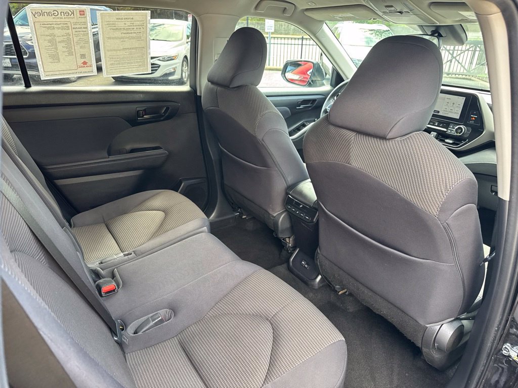 Used 2023 Toyota Highlander L FWD image 33