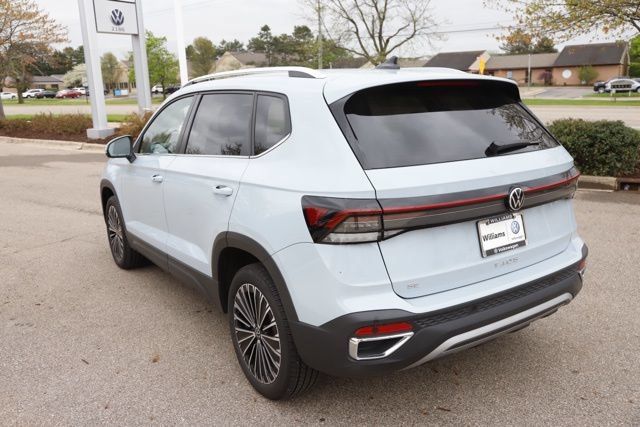Used 2025 Volkswagen Taos SE FWD image 6
