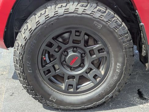Used 2020 Toyota 4Runner TRD Off-Road Premium AWD/4WD image 31
