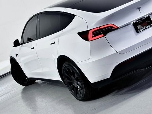Used 2021 Tesla Model Y Long Range image 13